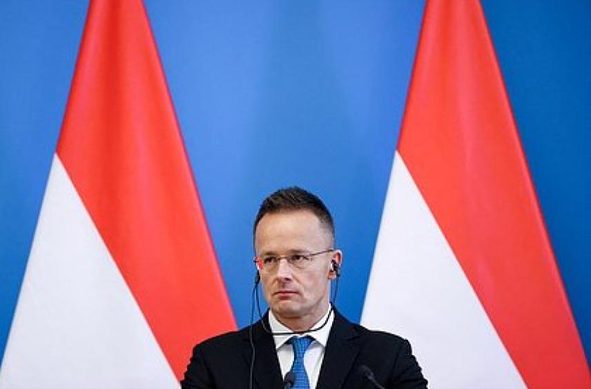 Сийярто резко ответил Мерцу после критики Орбана