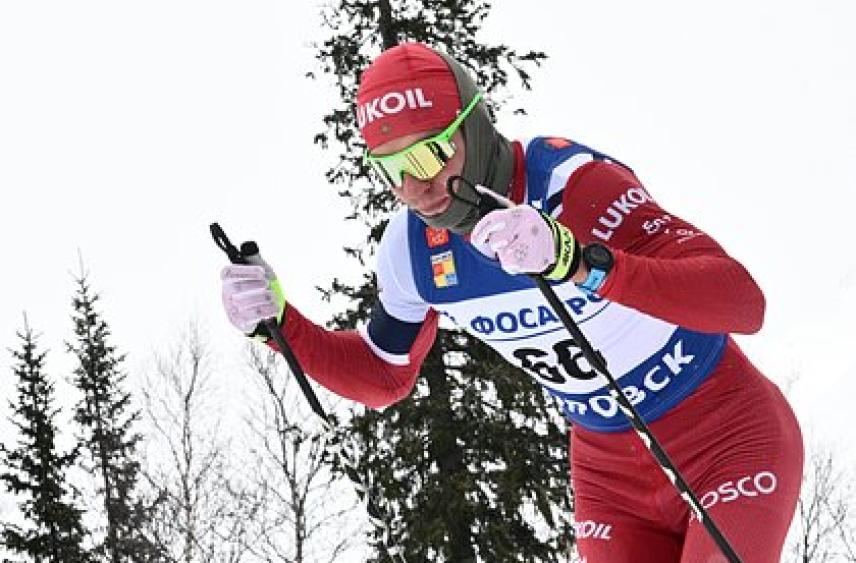 Большунов умышленно травмировал соперника после финиша