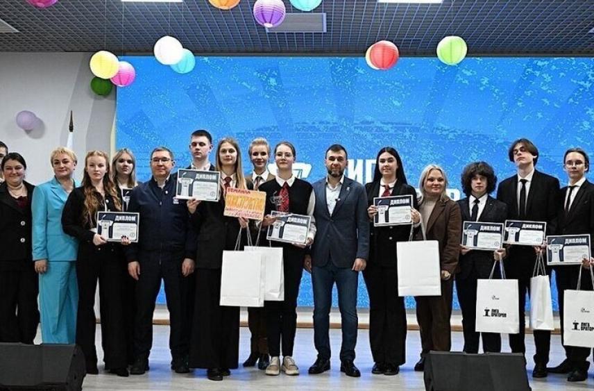 Команда «Конструктив» из Дебальцево победила в общереспубликанском турнире «Лига ораторов»