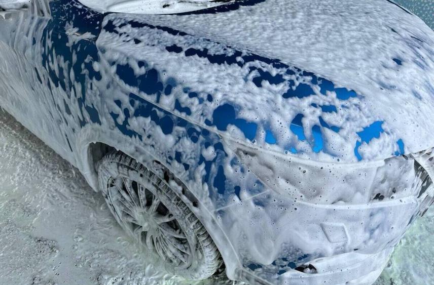 Северянам посоветовали зимой мыть машину в отапливаемых боксах раз в неделю