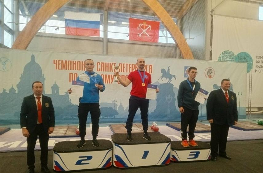 Судебный пристав из Ленобласти победил в толчке по длинному циклу