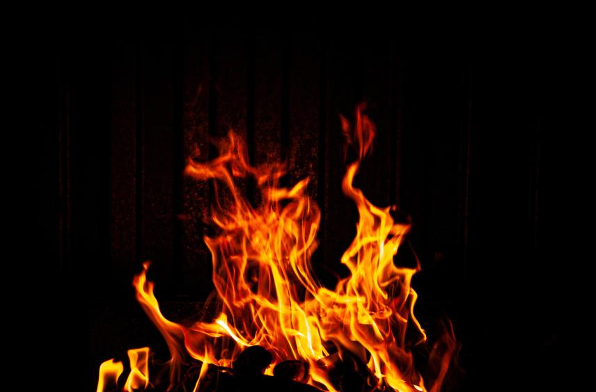 Жительница Москвы случайно записала видео спровоцированного ей пожара в ванной