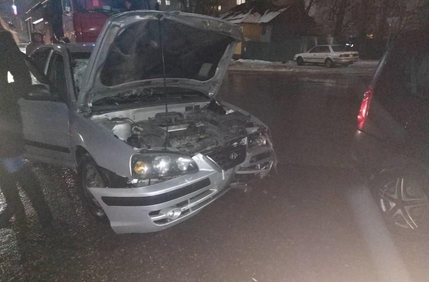 В Павловском районе Воронежской области столкнулись «Рено Логан» и «Шевроле Ланос»