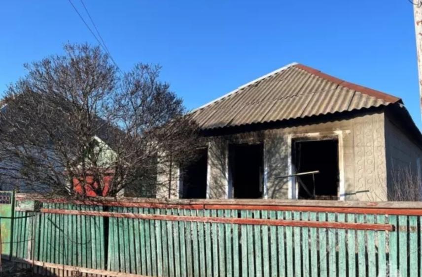 В Ростовской области из-за неисправной электросети сгорел частный дом