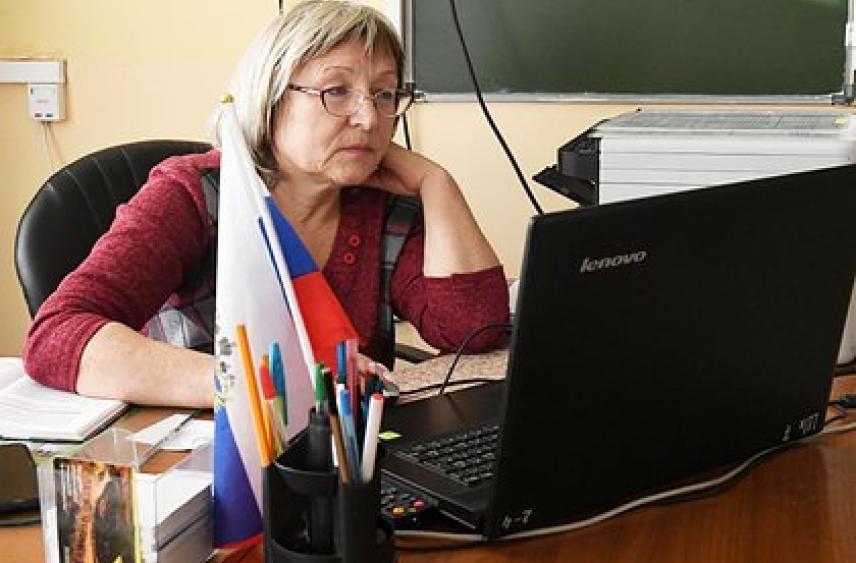 Депутаты предложили закрепить за беременными и многодетными право на дистанционную работу