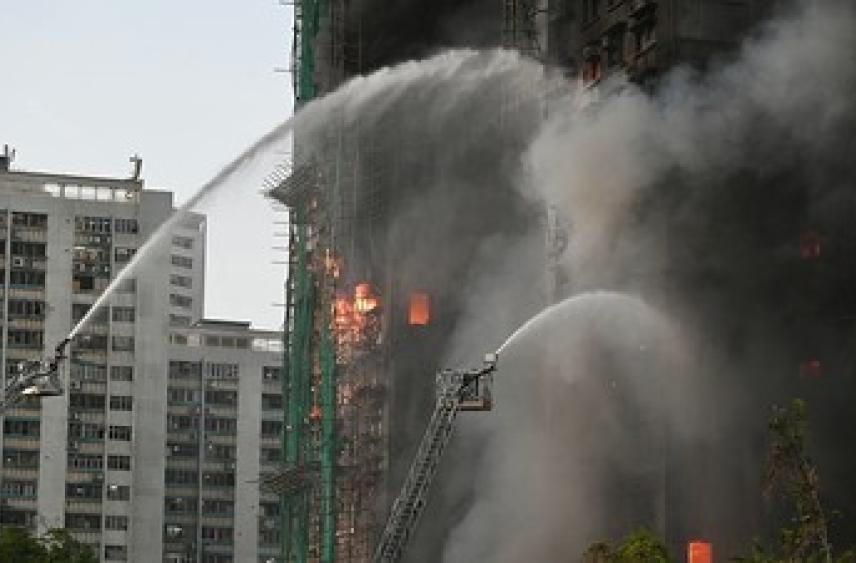 Число погибших при пожаре в жилом комплексе в Гонконге возросло до 146