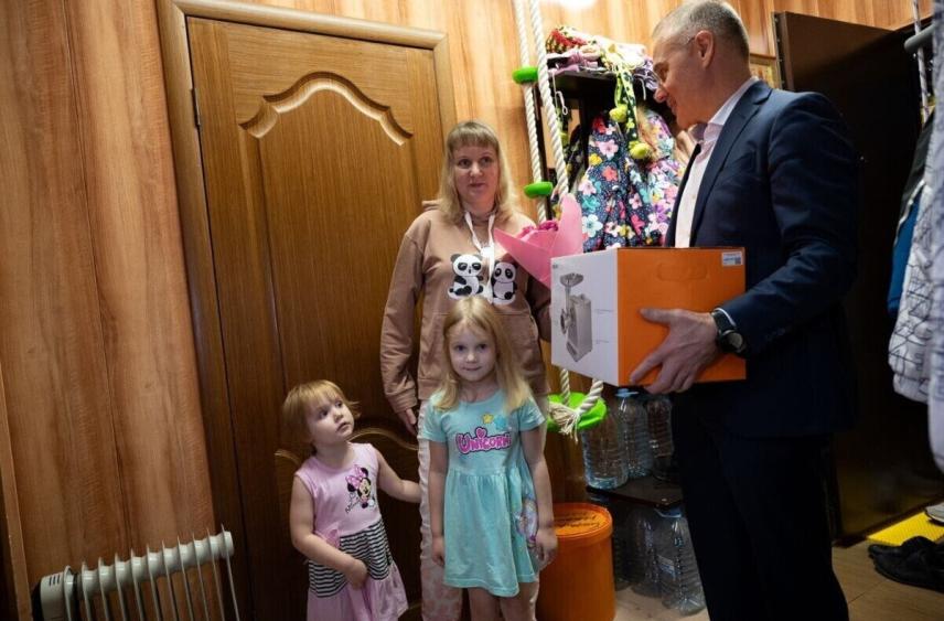 Многодетные мамы Серпухова получили подарки и благодарности от Госдумы