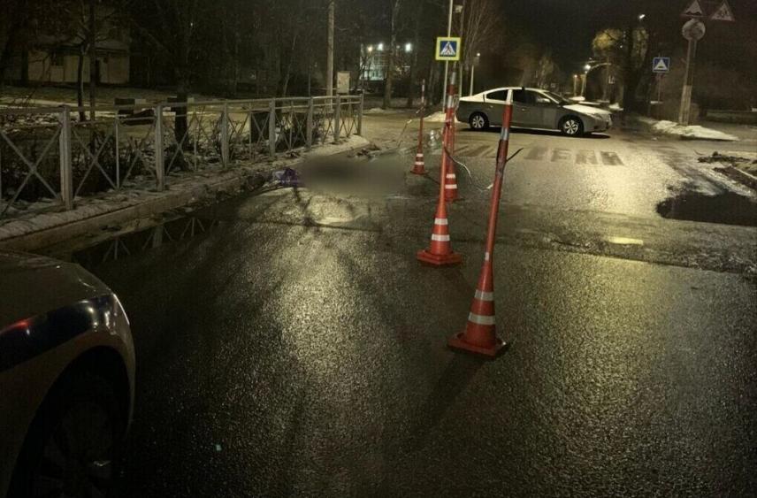 Один пешеход погиб, второй пострадал после наезда иномарки на зебре в Чудово