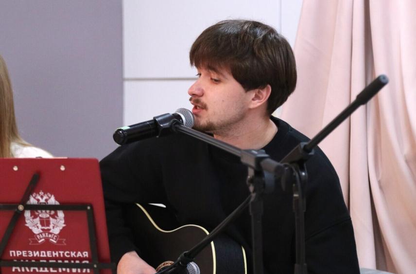 Липецкий филиал РАНХиГС организовал квартирник в честь Дня матери