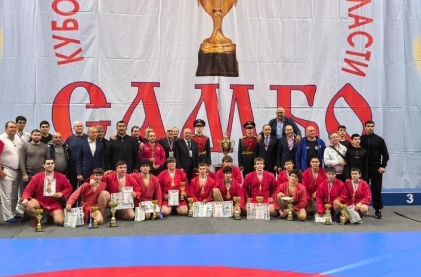 Калмыцкие самбисты привезли домой четыре медали