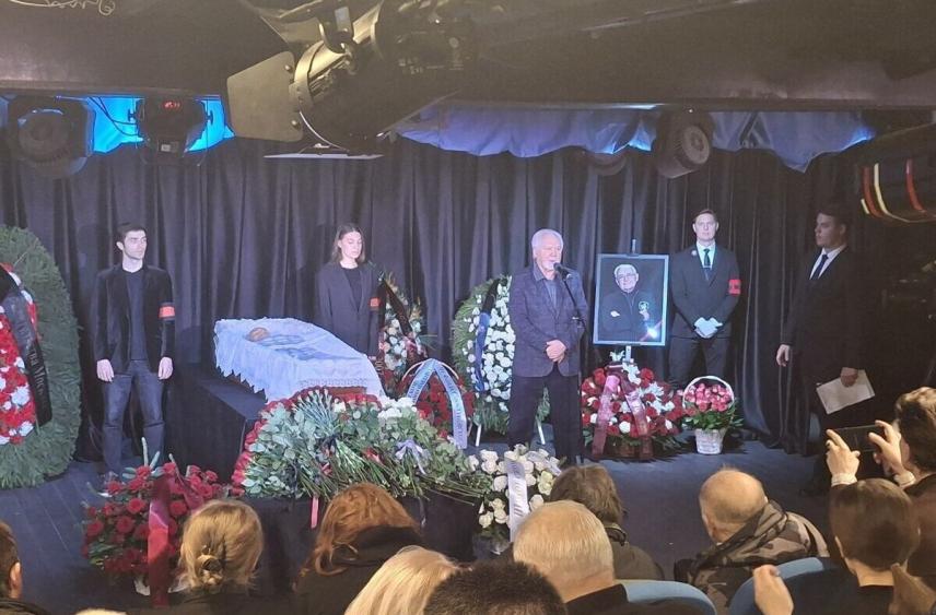 Главный редактор &#34;МК&#34; Павел Гусев выступил на прощании с Шиловским