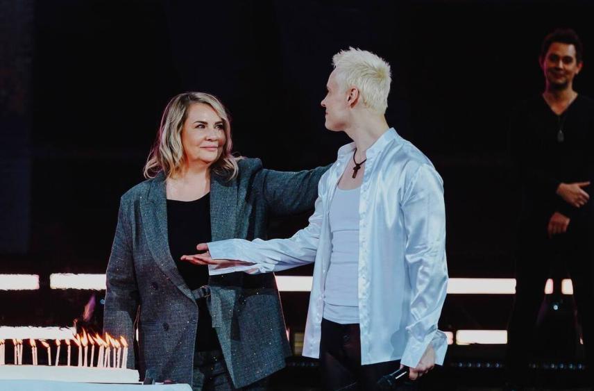 Туляк SHAMAN позвонил маме и предложил всем сделать это