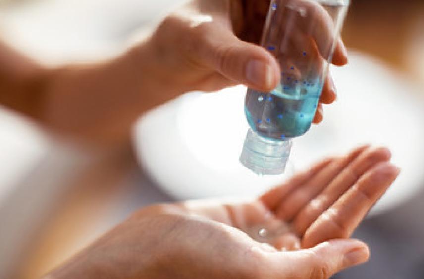 Химик Панов предупредил об опасности неправильного применения антисептиков