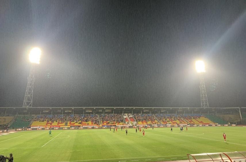 В первом тайме матче за 6 очков &#34;Арсенала&#34; и &#34;Нефтехимика&#34; счет не открыт