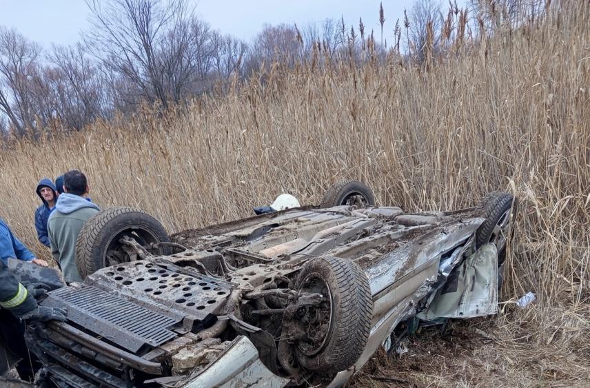 В Каменском районе Воронежской области опрокинулся Peugeot