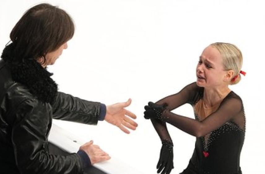 Видео с побоями, взаимные обвинения и блокировка чата в Telegram: как развивается скандал вокруг мамы Костылевой