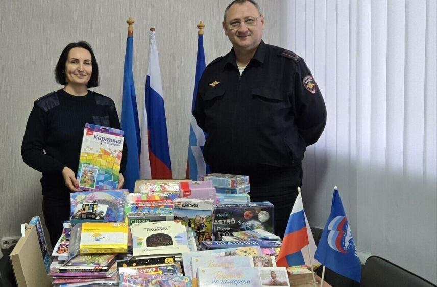 Старобельские стражи порядка стали участниками акции «Коробка храбрости»