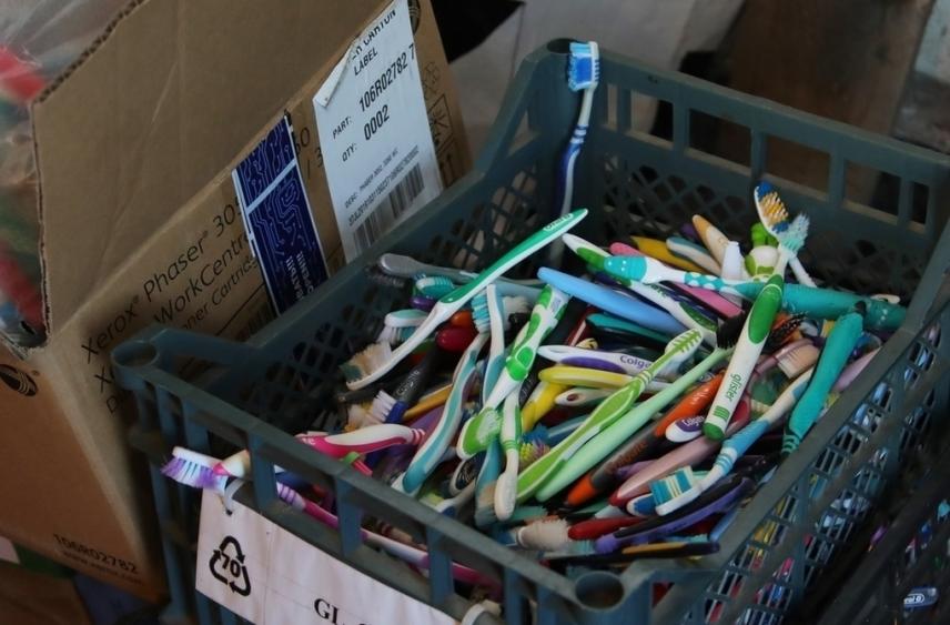 60 кг зубных щёток сдали горожане в Северодвинскую стоматологическую поликлинику