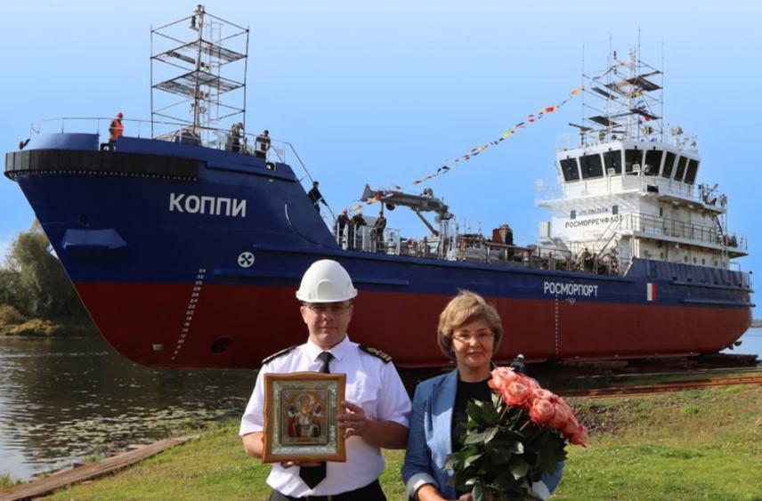 Калининградцам рассказали о крестных матерях кораблей