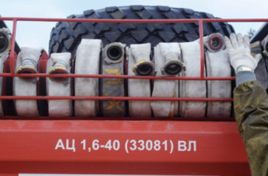 МЧС: спасатели полностью потушили пожар в мебельном цехе в Махачкале