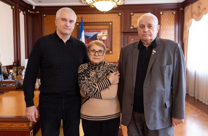 Власти Крыма поздравили жителей республики с Днем матери