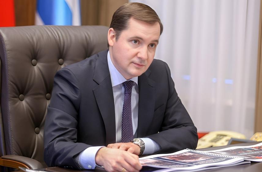 Александр Цыбульский поздравил жительниц Архангельской области с Днем матери