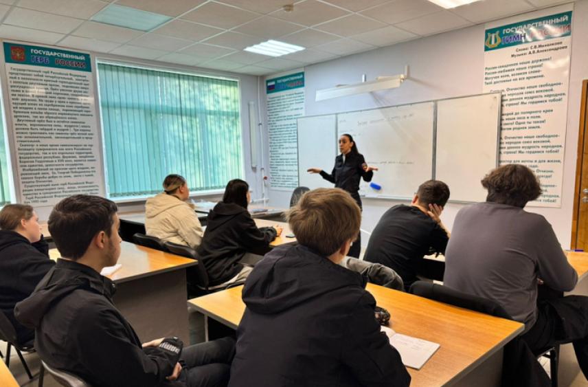 В Сочи сотрудники полиции и активисты провели лекцию для студентов