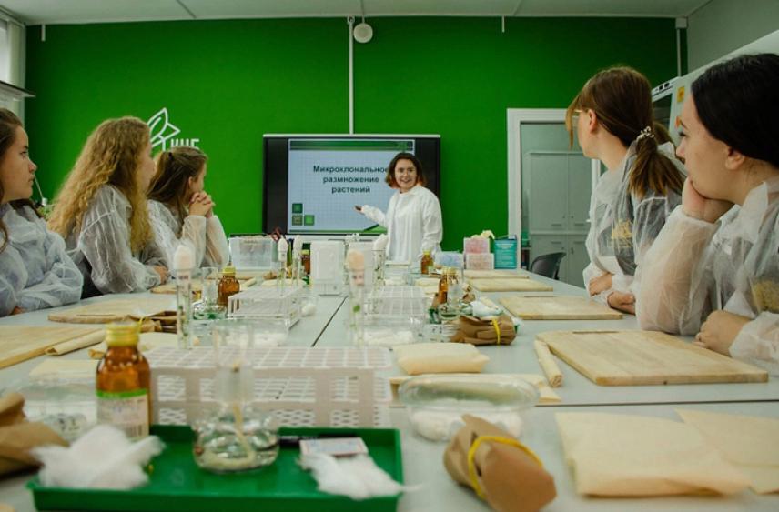 Вологодские школьники проектируют агродроны и разрабатывают рецепты молочных продуктов