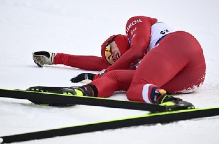 «Хотят отыгрываться на мне»: Большунов не извинился перед Бакуровым и провалил гонку на 15 км из-за сломанного крепления