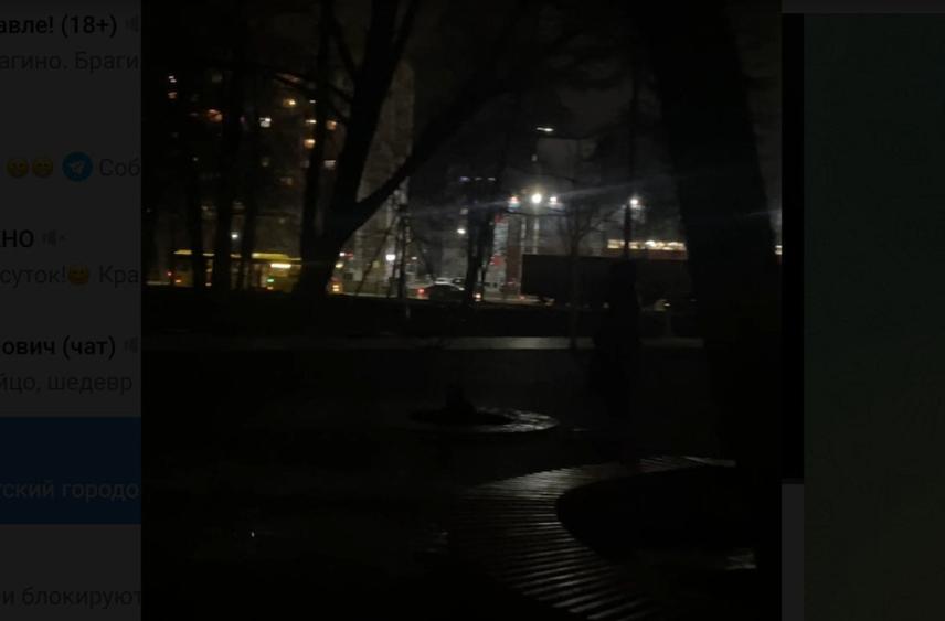 В Ярославском парке два месяца нет освещения