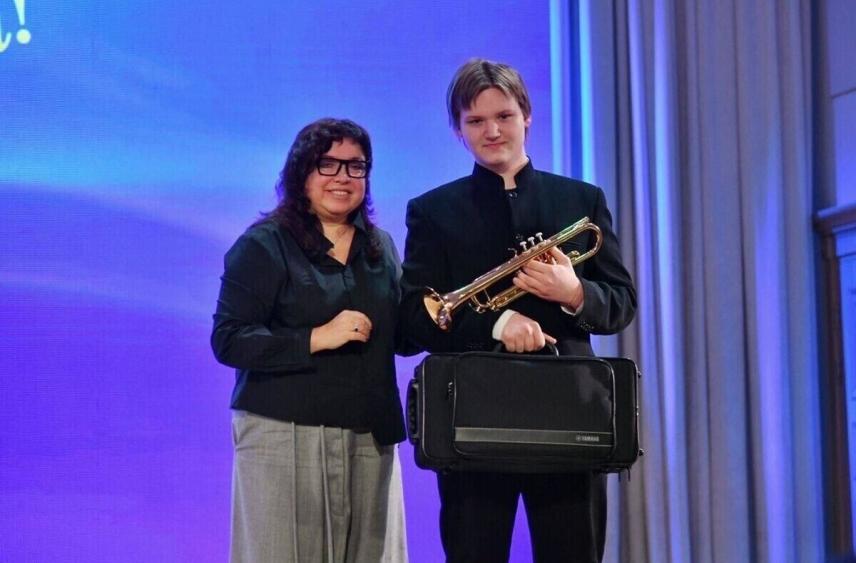 Мурманский студент получил профессиональную трубу за свой талант
