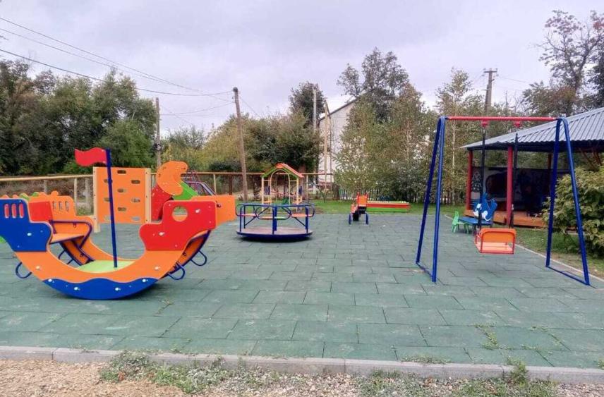 В Петровском округе Ставрополья появилась новая детская площадка