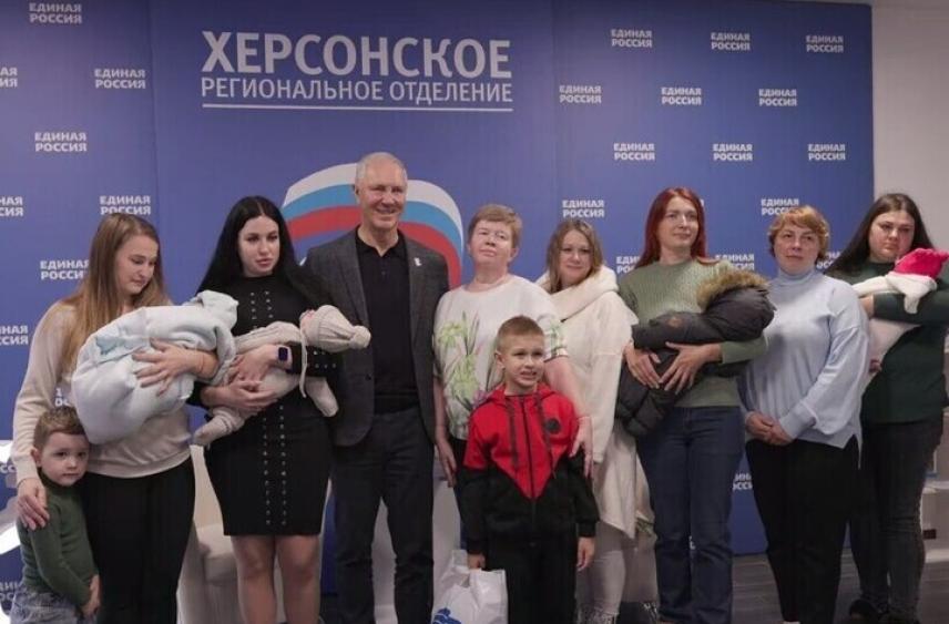 Владимир Сальдо поздравил женщин Херсонщины с Днем матери