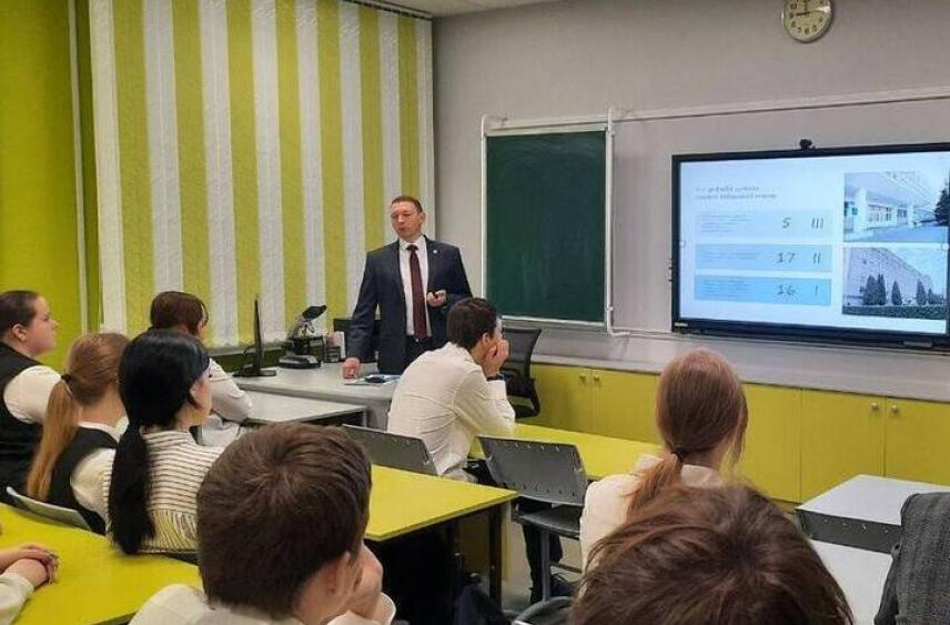 Новгородские школьники узнали о профессии врача от министра здравоохранения