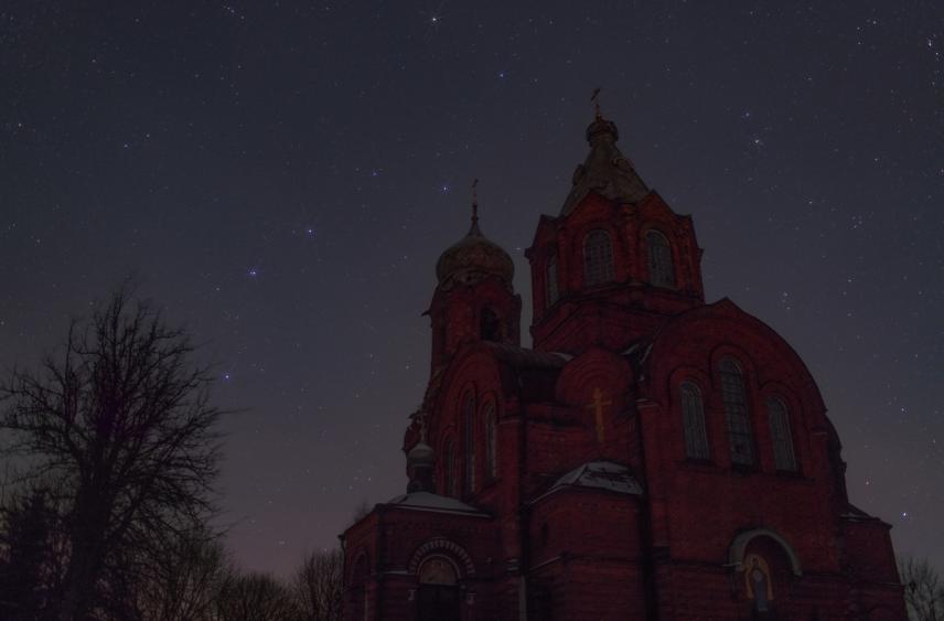 Ковш Большой Медведицы сиял над храмом Михаила Архангела