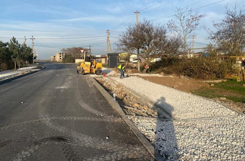 Ремонт ключевых дорог в Евпатории планируют завершить до конца года