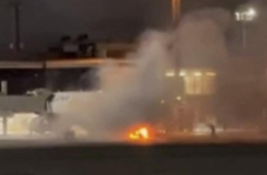 Погрузочная машина загорелась рядом с самолетом с пассажирами в Бразилии и попала на видео