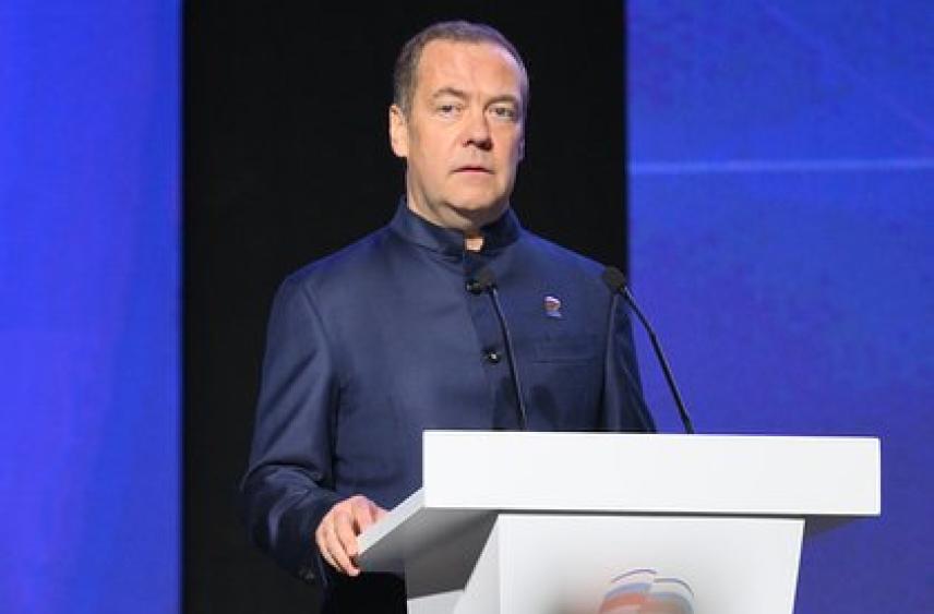 Медведев оценил идею создания альтернативы G7 без европейских стран